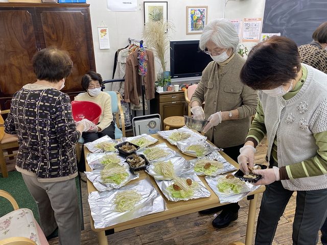 昭和の学び舎 皆んでお料理をする様子（2021.11.11）スプラッシュ