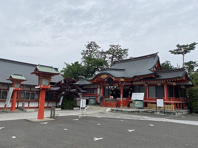 東伏見稲荷神社・拝殿（2022..5.1）スプラッシュ