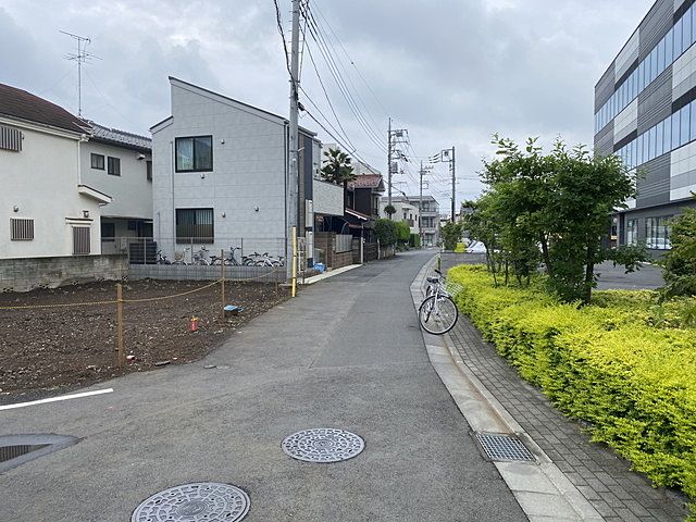 西東京市保谷町2丁目土地の北側公道（2022.8.21）スプラッシュ