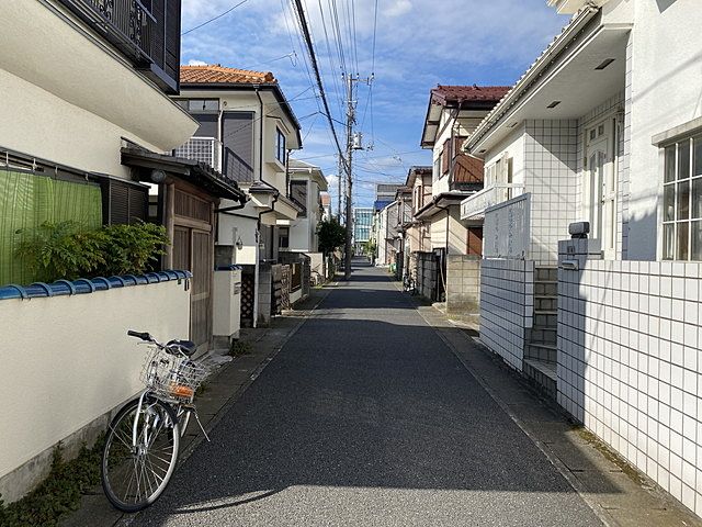 西東京市新町5丁目の中古戸建の前面道路1（2022.9.12）スプラッシュ