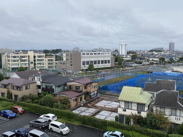 向かいのプロムナード東伏見より保谷中学校方面を見た西東京市富士町1丁目新築一戸建て全3棟の現地の様子