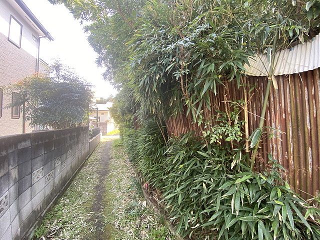 西東京市緑町2丁目の空き家の西側暗渠（4.3）スプラッシュ