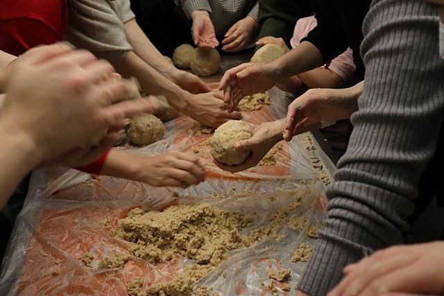 知って得する豆知識♪味噌仕込み体験