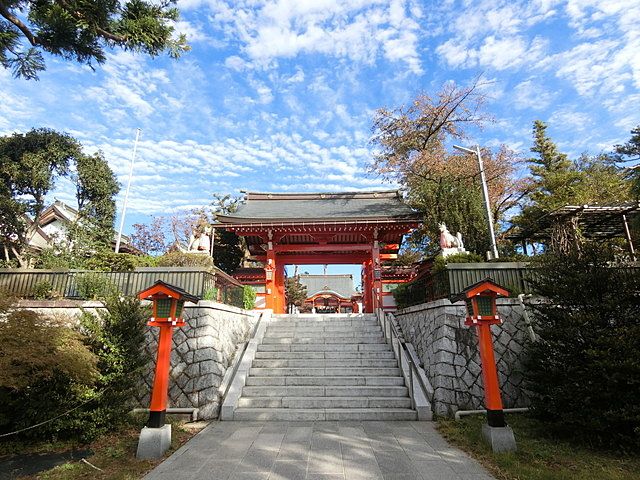 東伏見稲荷神社と秋の空