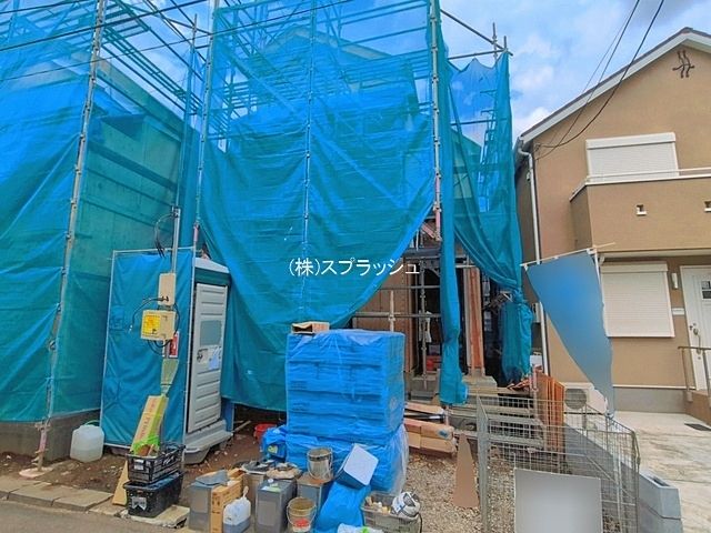 西東京市泉町6丁目新築一戸建ての物件概要です。西東京市の不動産なら、西武新宿線東伏見北口より徒歩2分にある株式会社スプラッシュにお任せください。物件のことや住宅ローンのこと、不動産のことで気に…