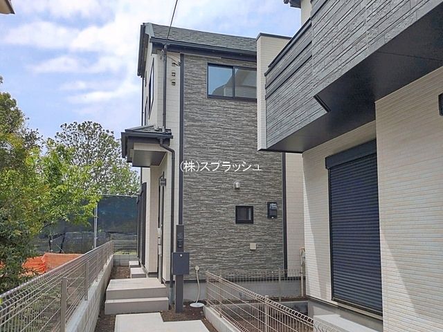 西東京市東町1丁目新築一戸建ての物件概要です。西東京市の不動産なら西武新宿線東伏見駅北口より徒歩2分にある株式会社スプラッシュにお任せください。物件のことや住宅ローンのこと、不動産で気になった…