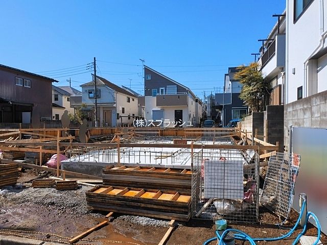 西東京市下保谷3丁目新築一戸建ての物件概要です。西東京市の不動産なら西武新宿線東伏見駅北口より徒歩2分にある株式会社スプラッシュにお任せください。物件のことや住宅ローンのこと、不動産で気になっ…