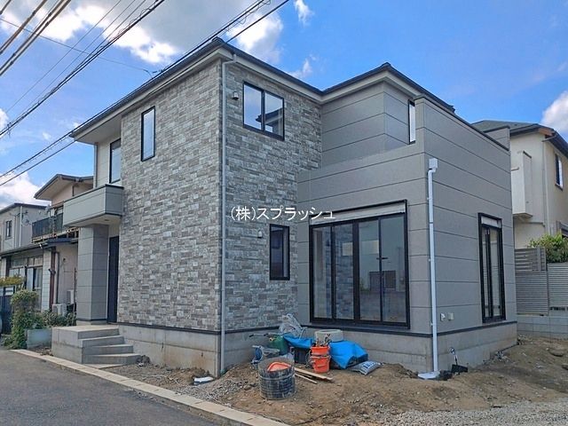 西東京市保谷町5丁目新築一戸建ての物件概要です。西東京市の不動産なら西武新宿線東伏見駅北口より徒歩2分にある株式会社スプラッシュにお任せください。物件のことや住宅ローンのこと、不動産で気になっ…